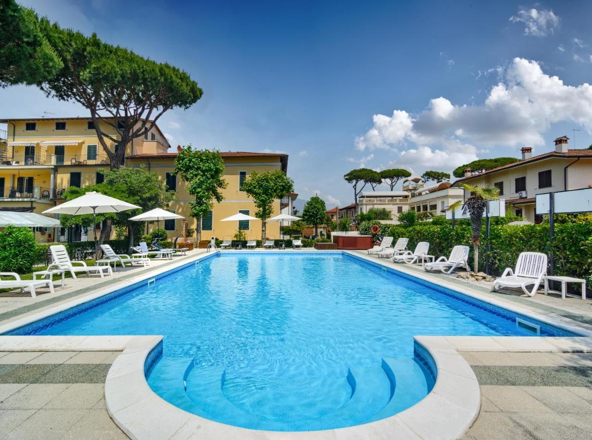 Hotel Apuana Marina di Pietrasanta Bagian luar foto
