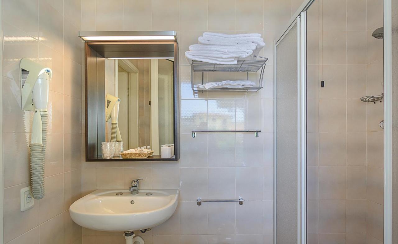 Hotel Apuana Marina di Pietrasanta Bagian luar foto