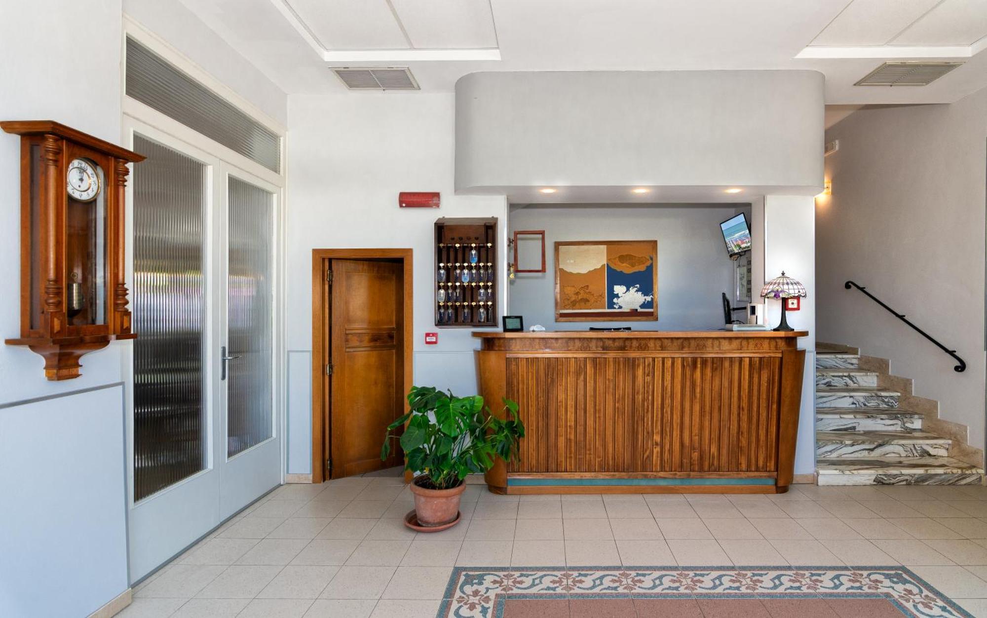Hotel Apuana Marina di Pietrasanta Bagian luar foto