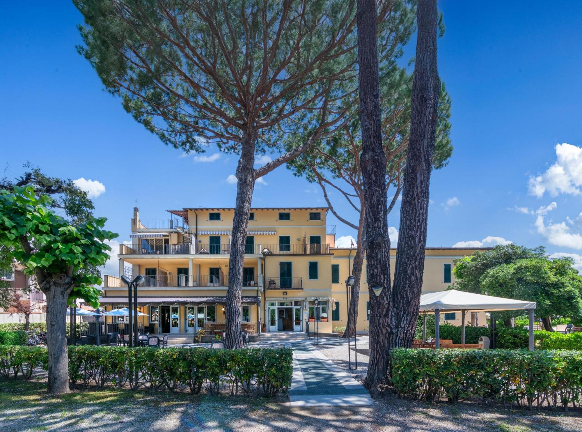 Hotel Apuana Marina di Pietrasanta Bagian luar foto