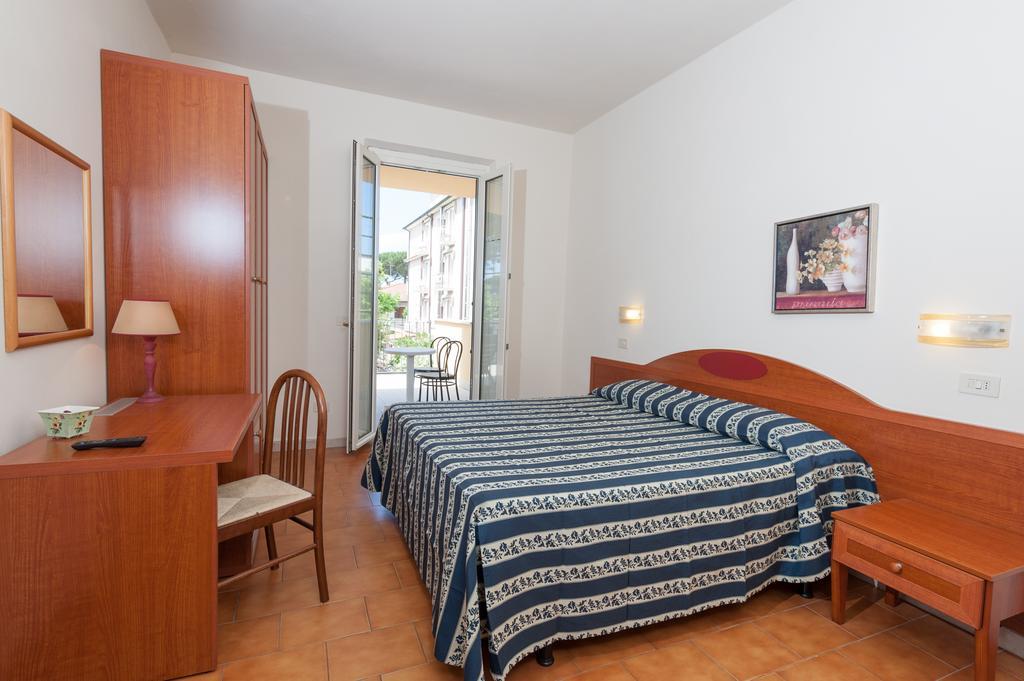 Hotel Apuana Marina di Pietrasanta Bagian luar foto