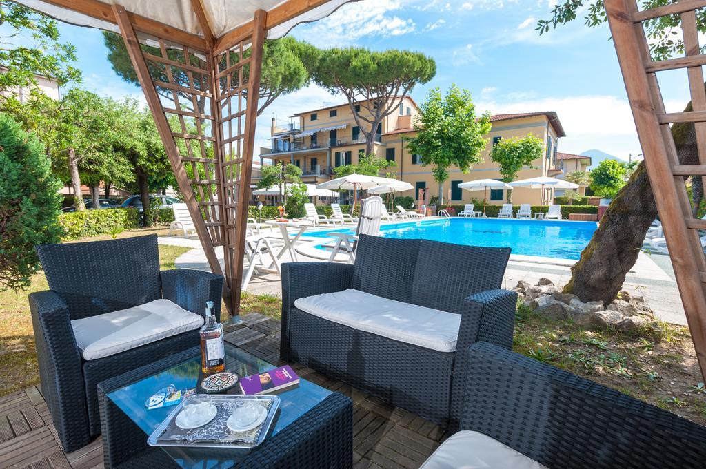 Hotel Apuana Marina di Pietrasanta Bagian luar foto