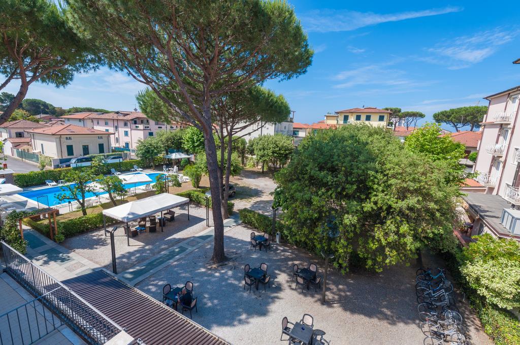 Hotel Apuana Marina di Pietrasanta Bagian luar foto